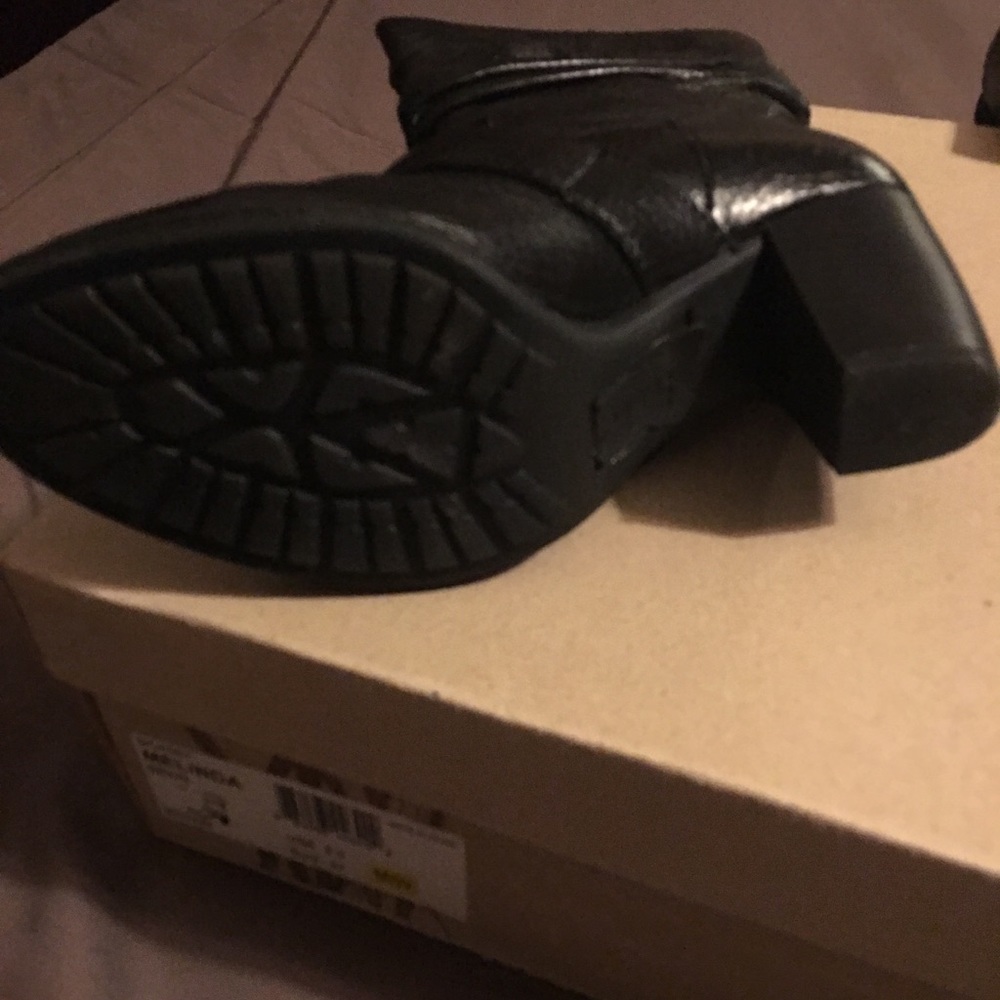 Boots - Picture 3 of 3